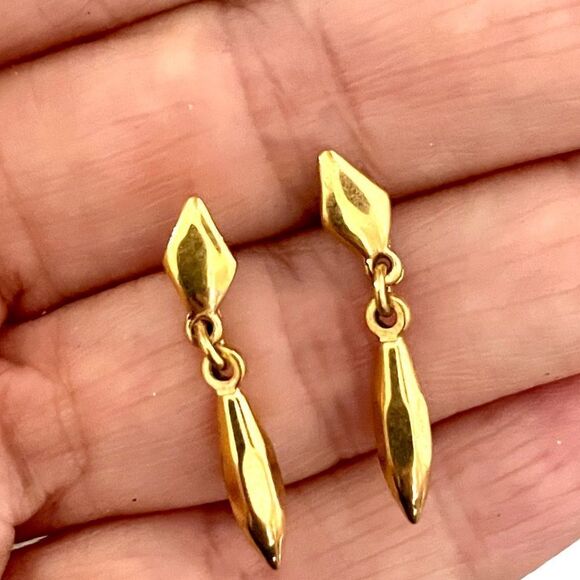 Small dainty gold tone drop post earrings - Picture 1 of 7
